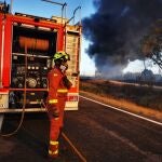 Bombero en el incendio junto a la valla de FordCONSORCIO DE BOMBEROS DE VALENCI28/09/2020