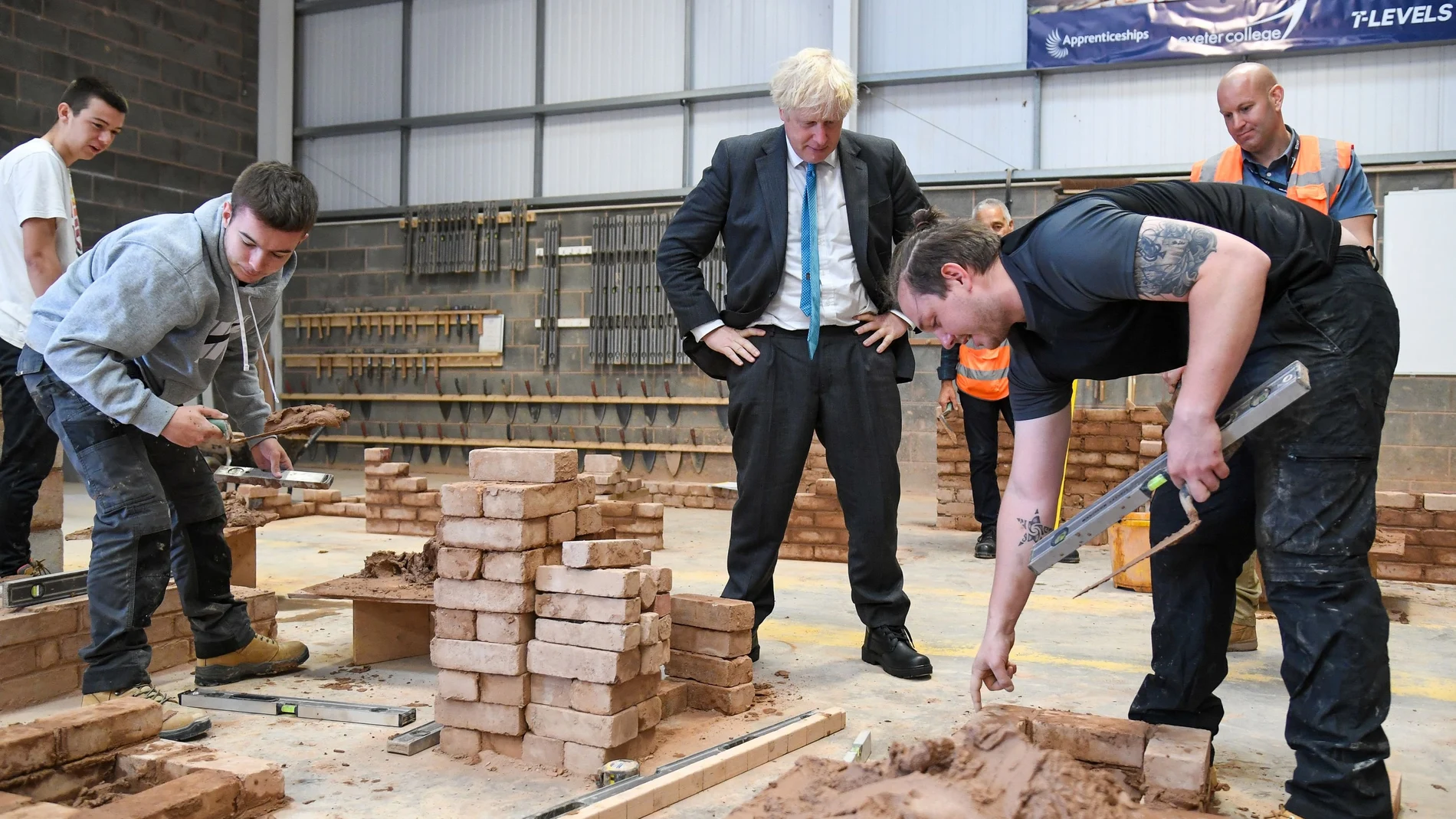 El primer ministro Boris Johnson durante una visita al Exeter College en Exeter, en septiembre de 2020