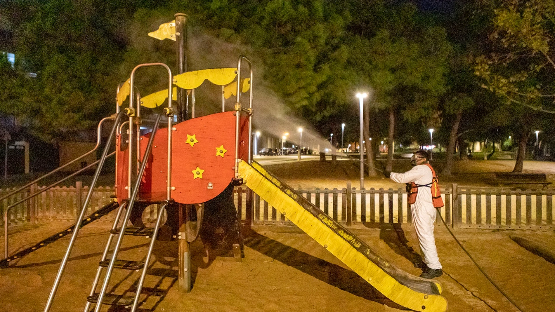 Desinfección de un parque infantil en Terrassa (Barcelona)RAFEL CASANOVA - BCF28/09/2020