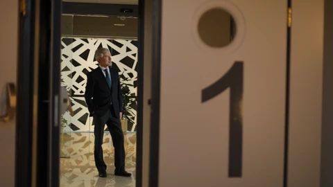 Ángel Acebes en la sede de LA RAZÓN