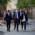 Torra, acompañado ayer por Pere Aragonès y la portavoz del Govern, Meritxell Budó, en el Palau de la Generalitat.
