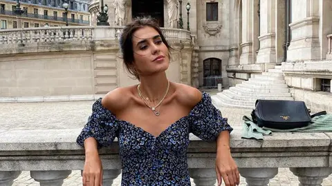Mery Turiel con vestido de flores de Pull&Bear.