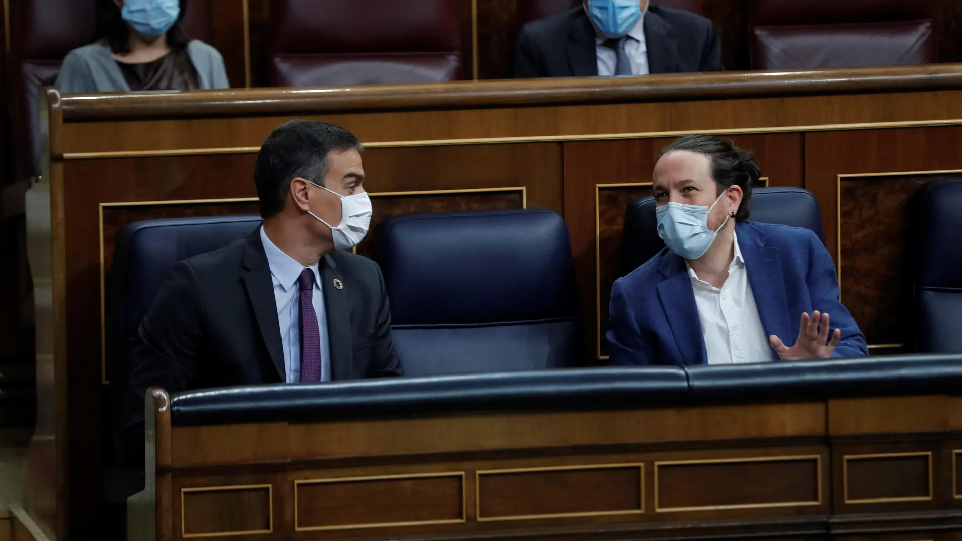 El presidente del Gobierno, Pedro Sánchez y el vicepresidente segundo, Pablo Iglesias, en el Congreso