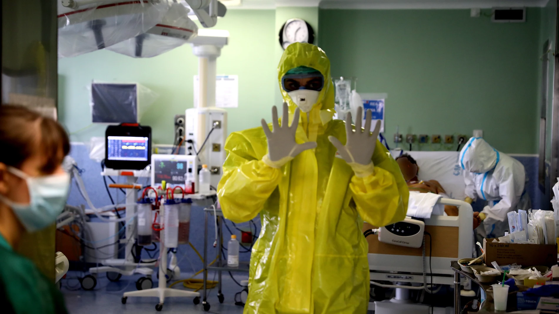 Los médicos temían que algunas UCI empezaran a colapsar ya este mes