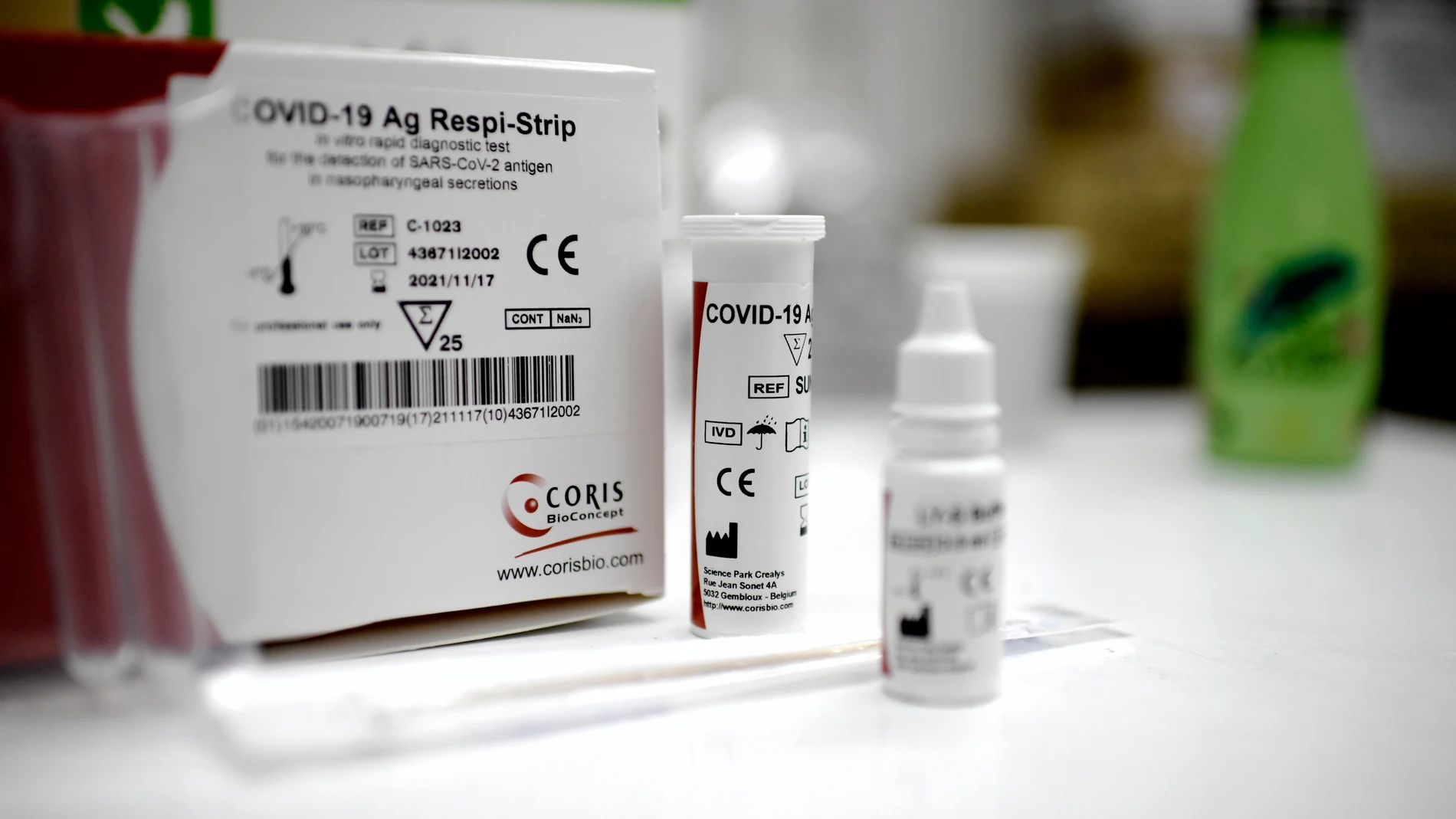 Caja de un test de antígeno para Covid-19 colocada en una farmacia, en Madrid (España)