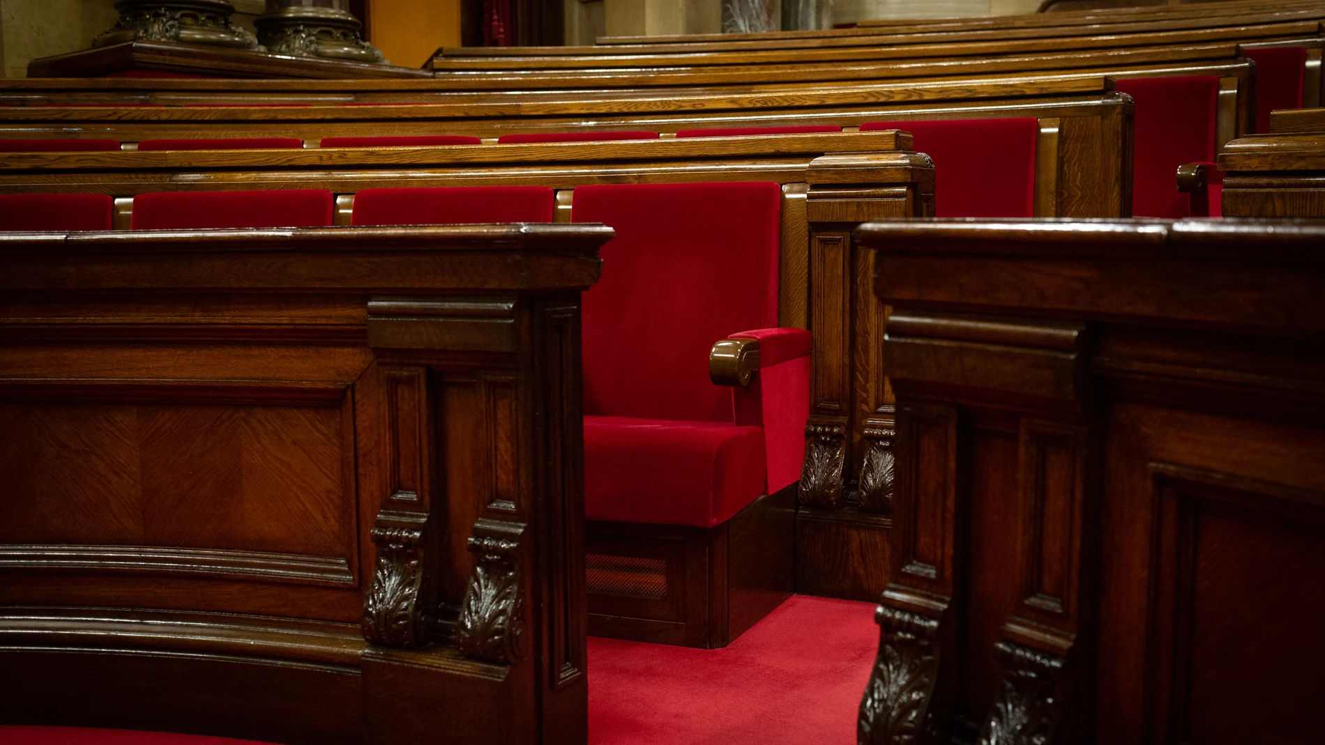 Escaño vacío del expresidente Quim Torra tras una sesión plenaria monográfica en el Parlament sobre su inhabilitación, en Barcelona, Catalunya (España), a 30 de septiembre de 2020. La Mesa del Parlament admitió a trámite la solicitud de JxCat y ERC de celebrar este pleno, pese al voto contrario del partido naranja y del PSC, que consideran que Torra no debería poder comparecer, a pesar de que finalmente lo hará.30 SEPTIEMBRE 2020David Zorrakino / Europa Press30/09/2020