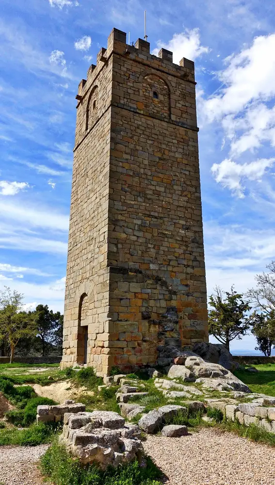 Torre de homenaje del castillo de la Peña Felizana.