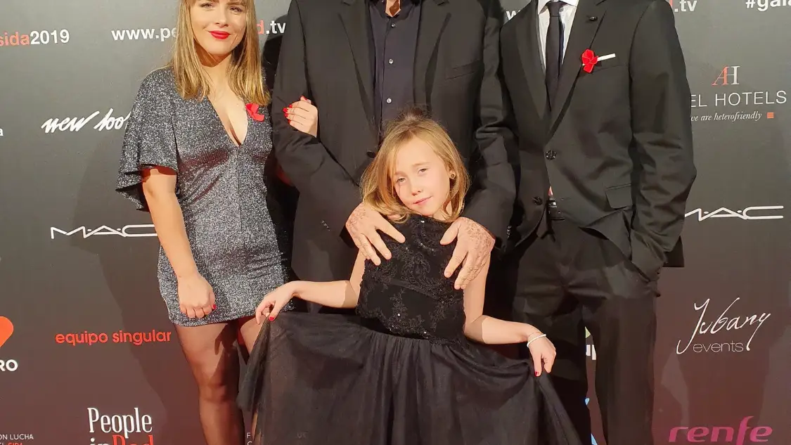 José María Mainat con su esposa y su hija pequeña en un acto público