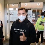 Borja Mayoral, a su llegada al aeropuerto de Ciampino para firmar por la Roma.