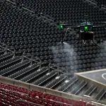 Drones desinfectantes en el Mercedes-Benz Stadium de los Falcons de Atlanta