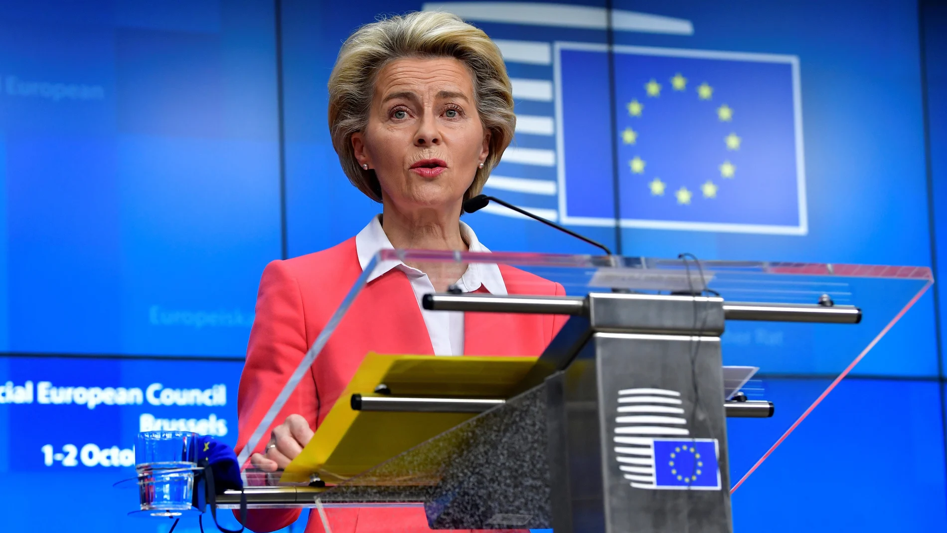 La presidenta de la Comisión Europea, Ursula von der Leyen, durante una rueda de prensa este viernes en Bruselas