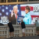 Un anuncio en apoyo al presidente Donald Trump y la primera dama, Melania Trump, en Tel Aviv, Israel