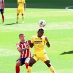 Pervis Estupiñán con el Villarreal frente al Atlético de Madrid.