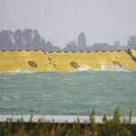 El sistema de diques Mose de Venecia se ha levantado por primera vez este sábado