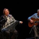 Estrella Morente y el guitarrista Rafael Riqueni, en la XXI Bienal de Flamenco de Sevilla.