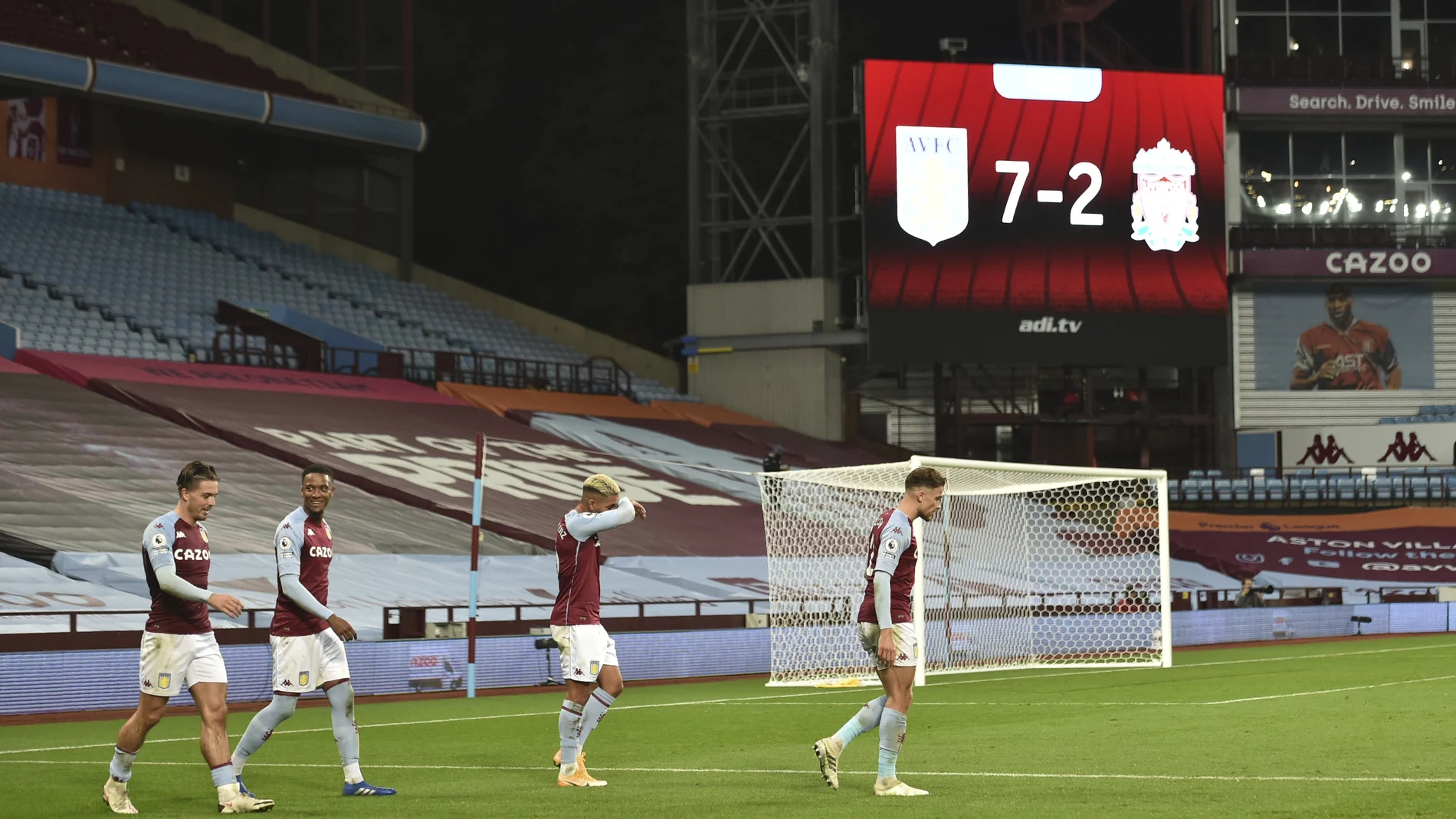 El Aston Villa celebra el 7-2 al Liverpool