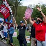 Simpatizantes del presidente Donald Trump salieron ayer a las calles de diversas ciudades de Estados Unidos para mostrar el apoyo al comandante en jefe