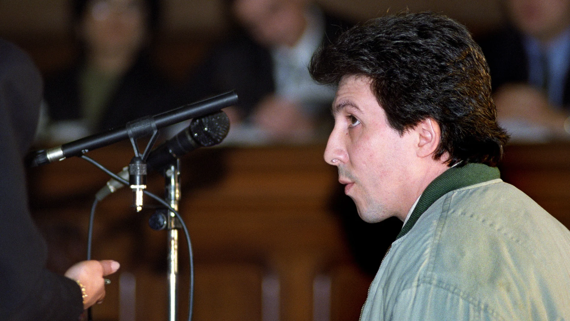 Fotografía de archivo (15/02/1994), de José Rodríguez Salvador, conocido como el "violador de la Vall d'Hebron", durante el juicio en la Audiencia de Barcelona. Los Mossos d'Esquadra han hallado muerto este domingo en una zona boscosa de Barcelona a José Rodríguez Salvador, quien a mediados de los noventa fue condenado a más de 300 años por 17 violaciones.