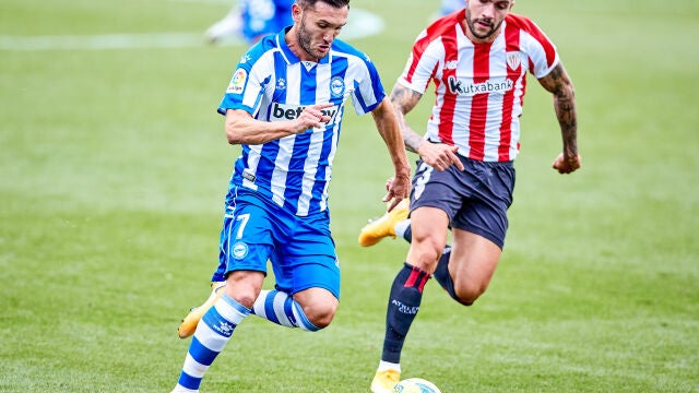 Lucas Pérez con el Alavés frente al Athletic.