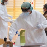 Sanitarios trabajan realizando test de antígenos en Valladolid