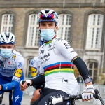 Alaphilippe, antes de la salida de la Lieja-Bastoña-Lieja