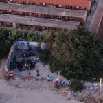La denominada "eskombrera" es un solar en ruinas junto al cementerio de Benimaclet, lleno de inmundicia y escombros. La Policía ha disuelto ya varias fiestas en dicho entorno.