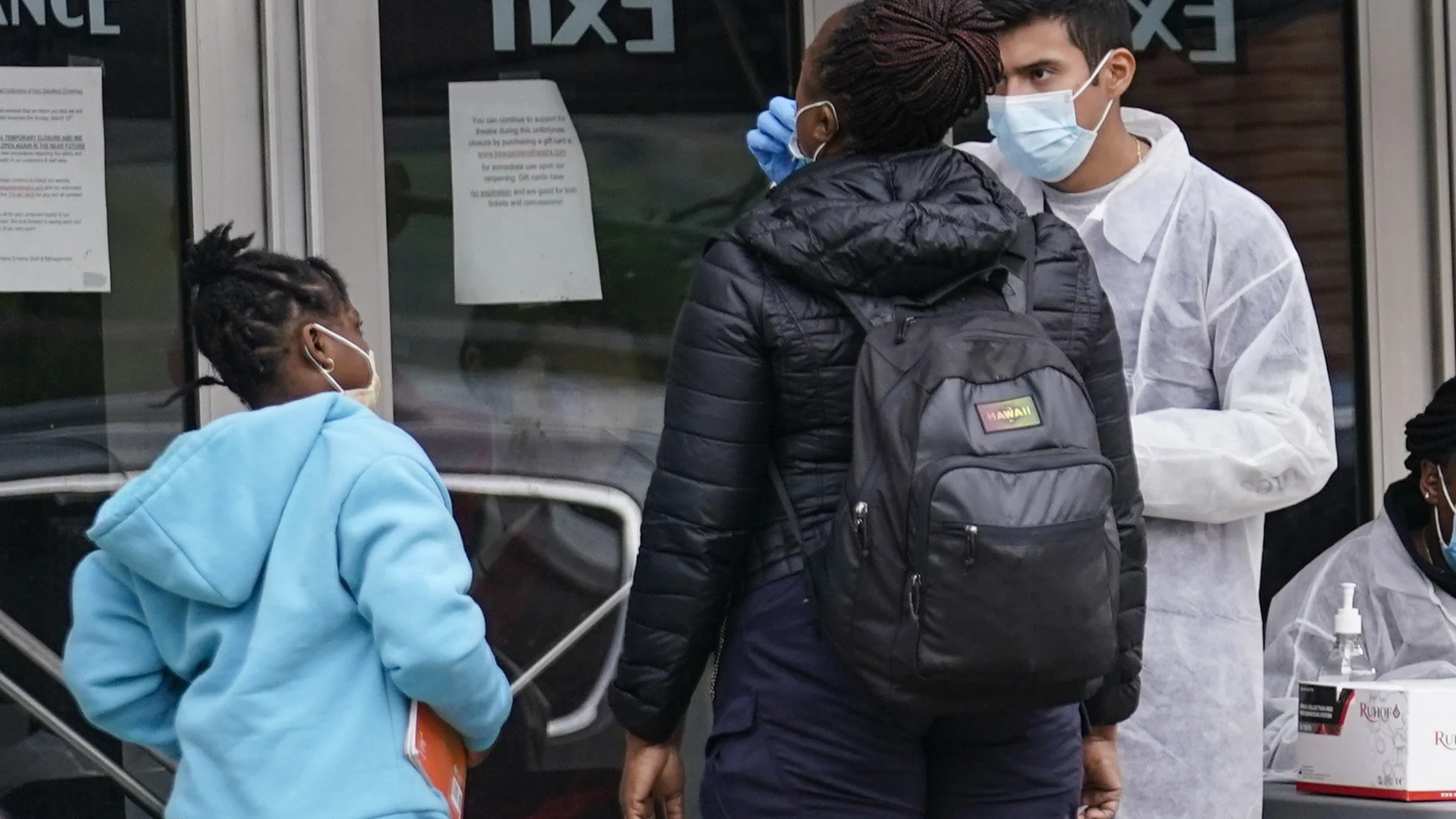 El 57 por ciento de los jóvenes hospitalizados por COVID-19 eran negros o hispanos