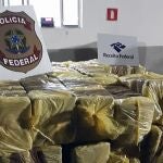 Cargamento incautado de 1,5 toneladas de cocaína escondido en medio de una carga de maíz en un carguero que tenía como destino el puerto español de Cádiz, el año pasado