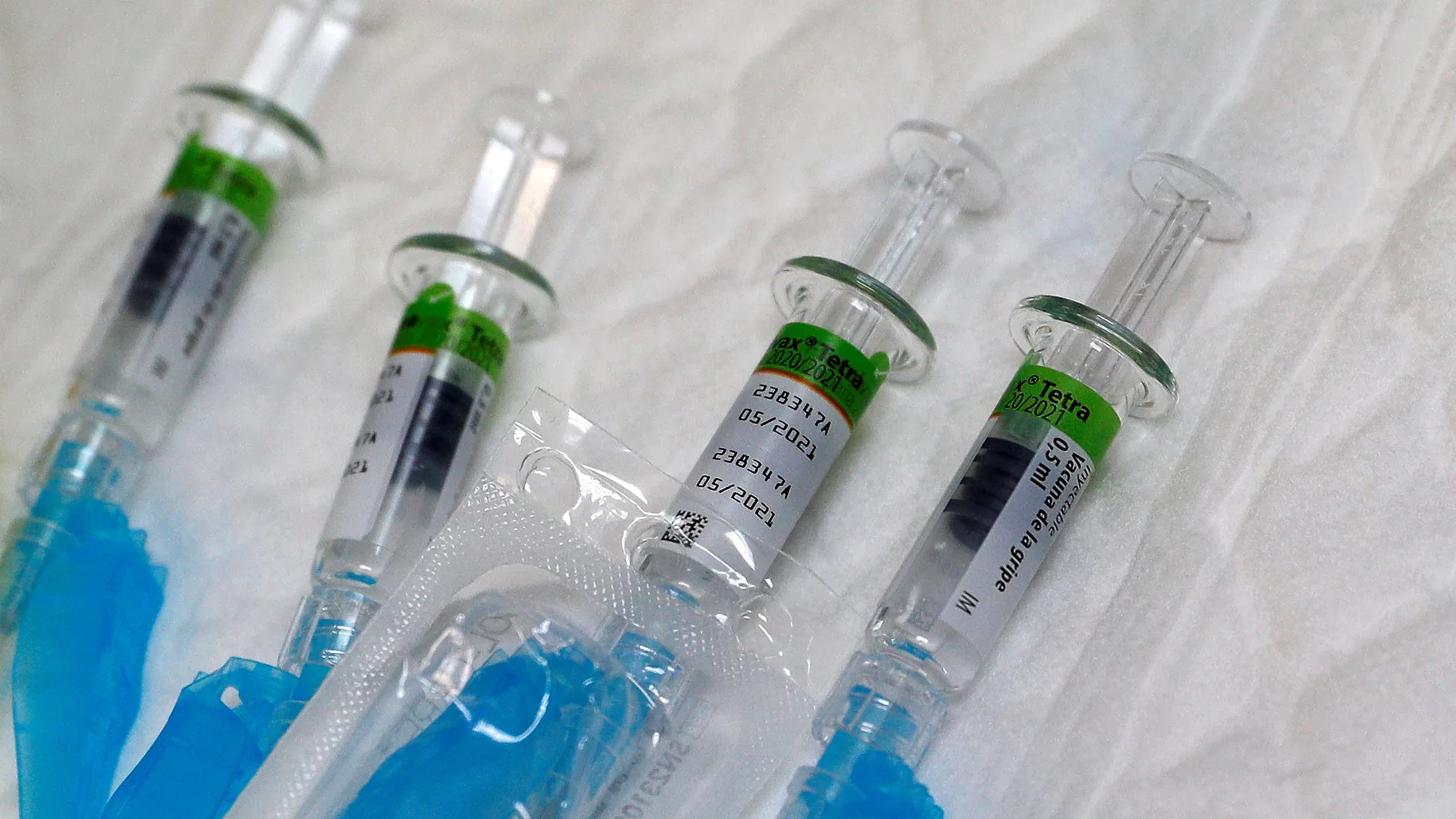 La Consejería de Sanidad de Valencia inicia la campaña de vacunación contra la gripe estacional en la que está previsto distribuir un total de 1.256.100 dosis a los grupos considerados de riesgo y que finalizará el 31 de enero de 2021.EFE/ Manuel Bruque POOL