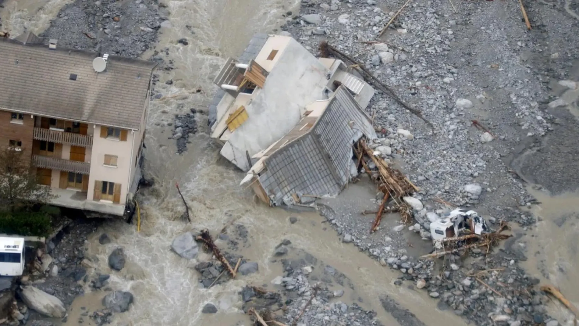 Casas enteras fueron arrastradas en Francia por los deslizamientos de tierra