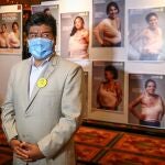 El alcalde de Quito, Jorge Yunda, posa durante el lanzamiento de la campaña en la lucha contra el cáncer de mama llamada "Cicatrices de Honor"