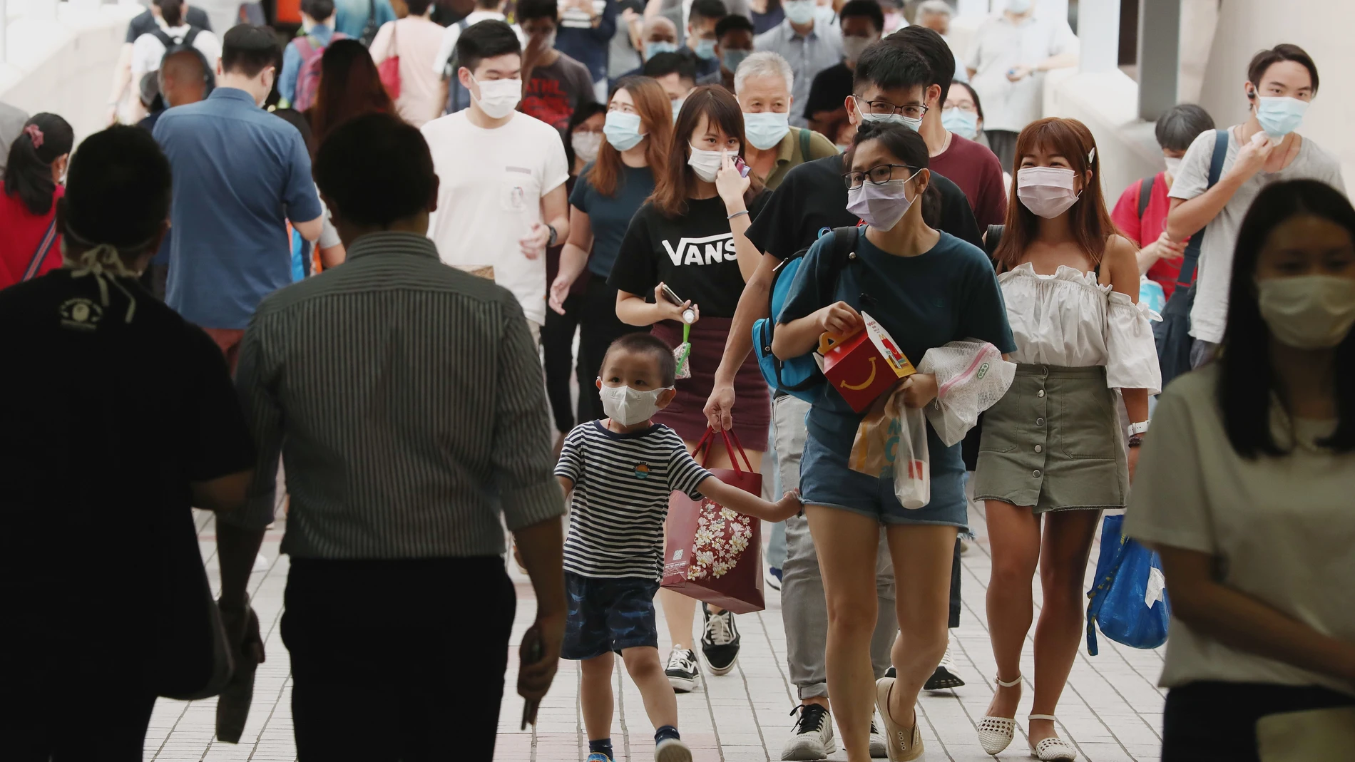 El Ministerio de Salud de China ha informado este martes de que se han diagnosticado otros 19 nuevos casos de coronavirus, todos ellos procedentes del extranjero