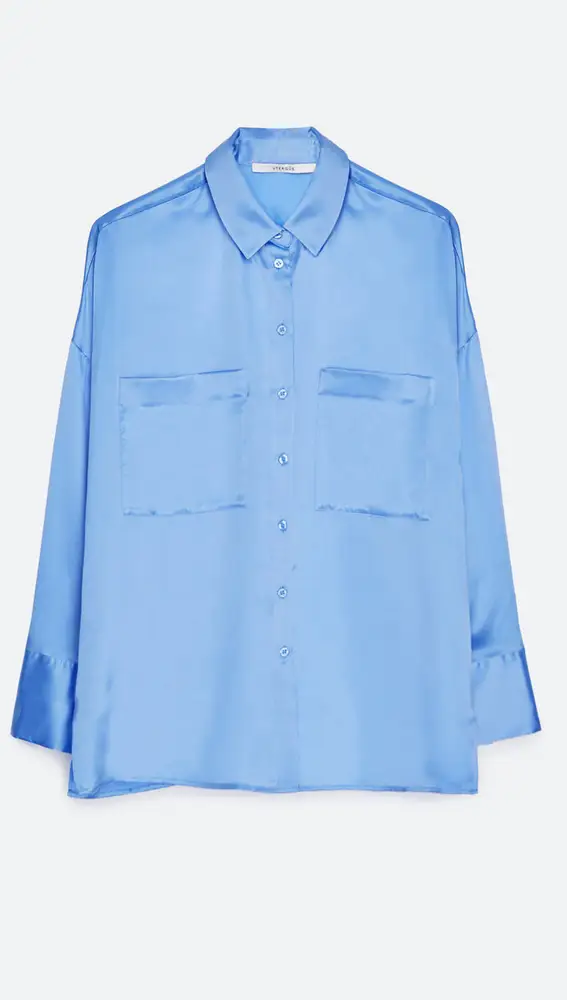 Camisa de seda azul.