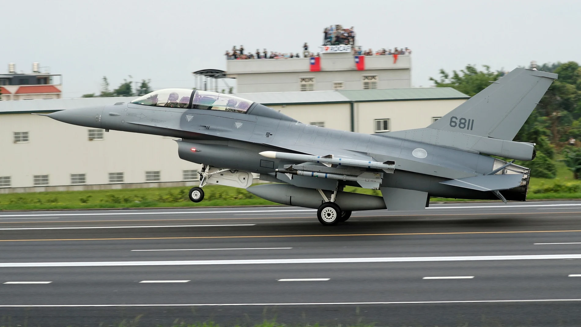 El avión de combate F-16V de la Fuerza Aérea de la República de China