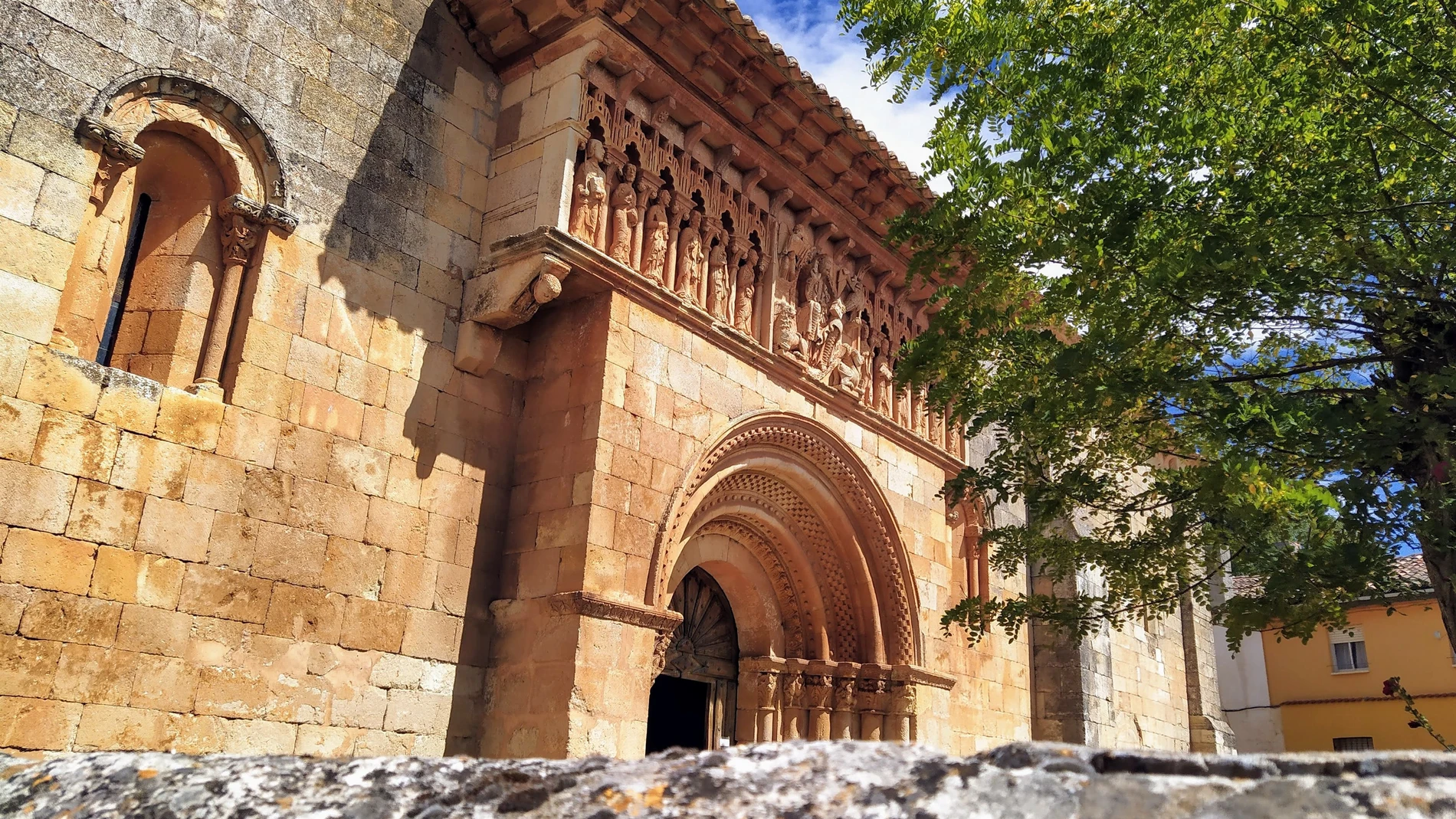 Imagen de la iglesia de Moarves de Ojeda de Palencia incluida en el programa Románico Norte