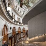 Vista interior del museo parisino del magnate francés François Pinault.