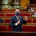 El vicepresidente en funciones de presidente de la Generalitat, Pere Aragonès, interviene durante la primera sesión de control Govern en funciones en el Parlament de Cataluña, en Barcelona, Catalunya, (España), a 7 de octubre. En esta sesión, la primera tras el cese de Torra, la oposición formulará la mayor parte de sus preguntas al vicepresidente, Pere Aragonès, y se centrará, sobre todo y una vez más, en la gestión de la crisis sanitaria del Covid-19.07 OCTUBRE 2020;BARCELONA;CATALUNYA;GOVERN;CATALUÑADavid Zorrakino / Europa Press07/10/2020