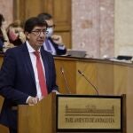 El vicepresidente de la Junta de Andalucía y consejero de Turismo, Regeneración, Justicia y Administración Local, Juan Marín, en el Pleno del Parlamento