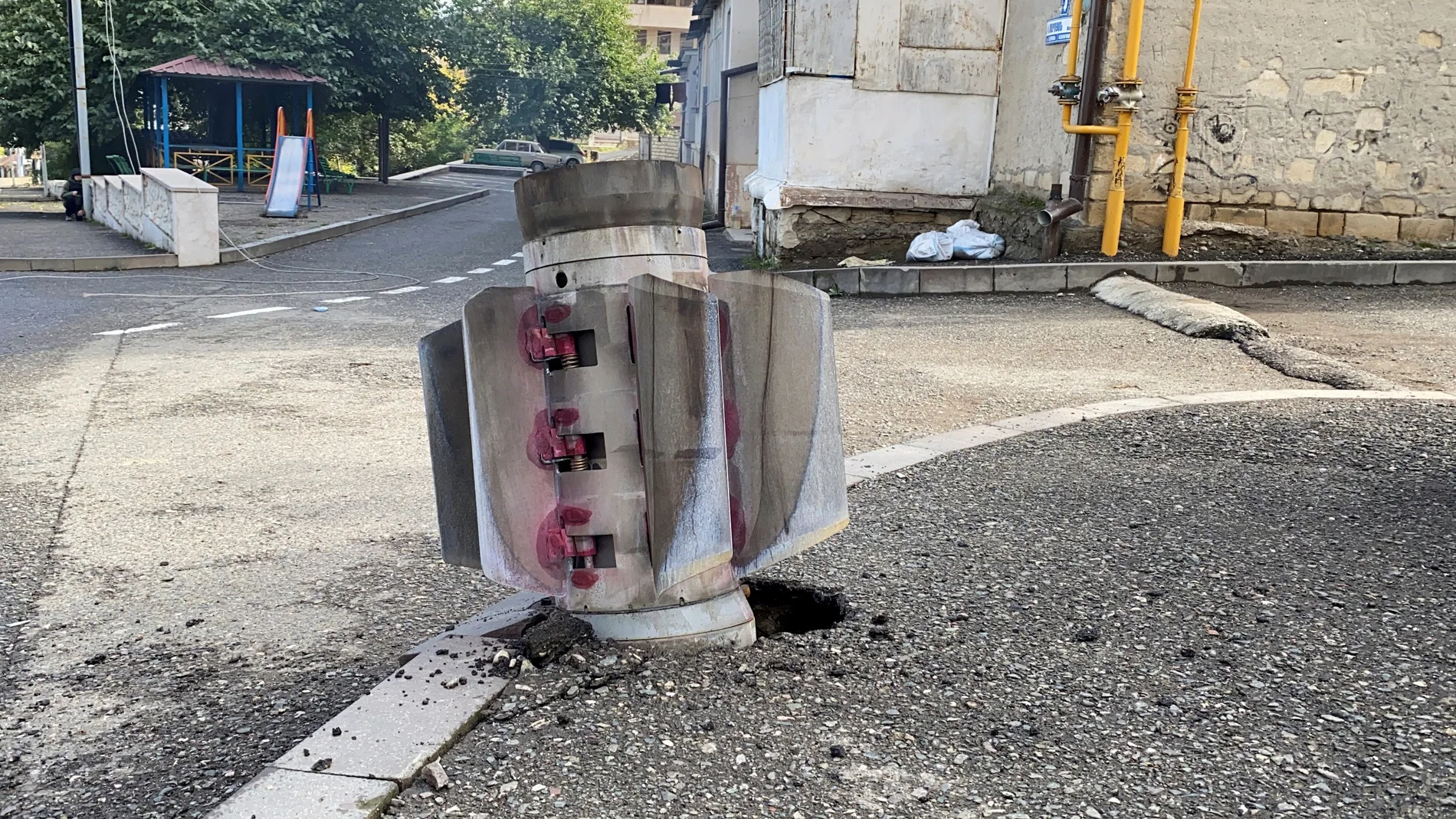 Imagen de archvi de un cohete no explotado en la capital de Nagorno Karabaj, Stepanakert, en octubre de 2020