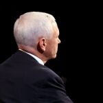 La mosca, en la cabeza del vicepresidente Mike Pence durante el debate