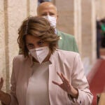 La secretaria general de PSOE-A Susana Díaz (d), junto al consejero de Educación, Javier Imbroda (i)
