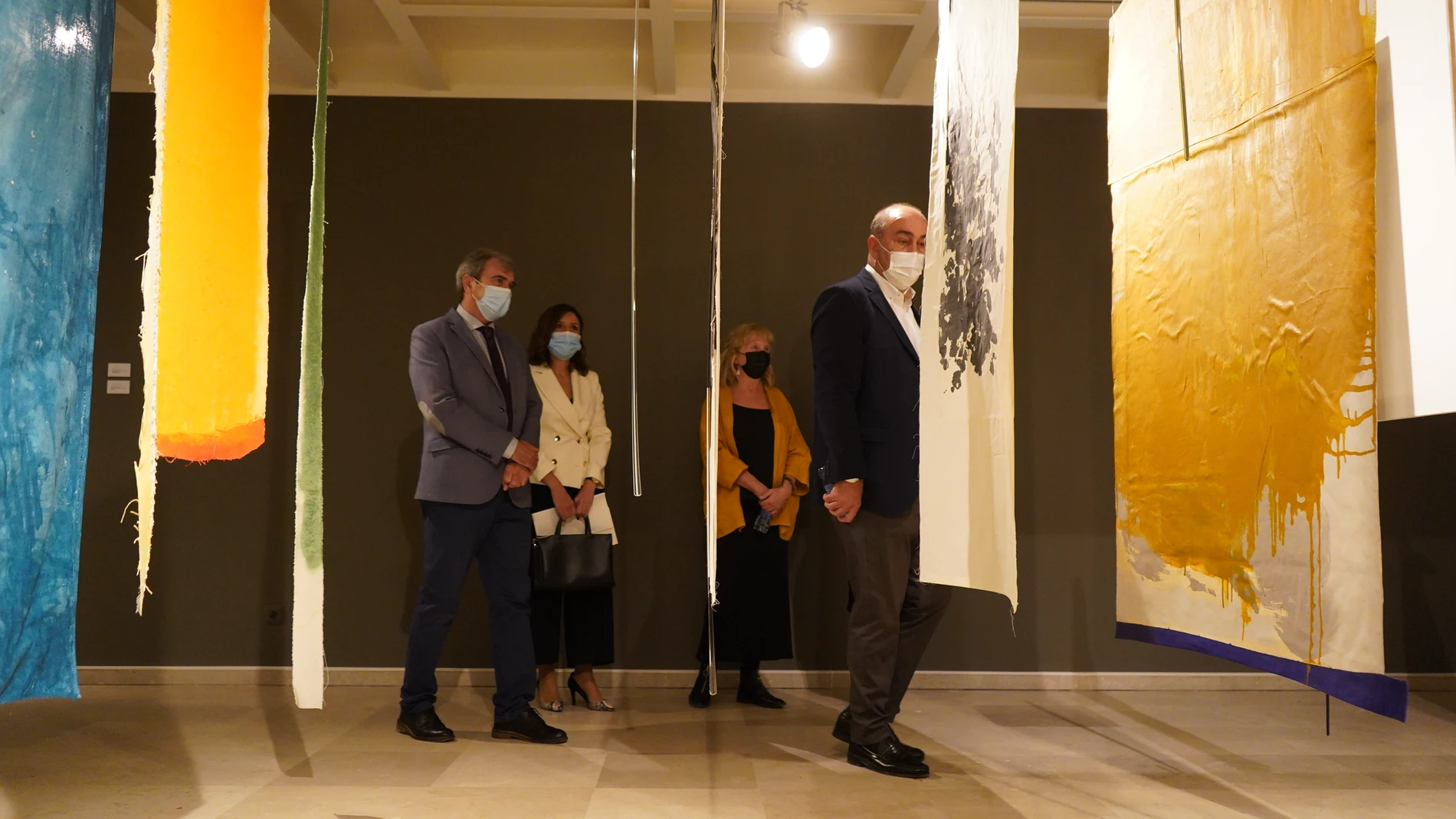 Miguel Ángel de Vicente visita la nueva exposición que aúna a Esteban Vicente con Patricia Azcárate