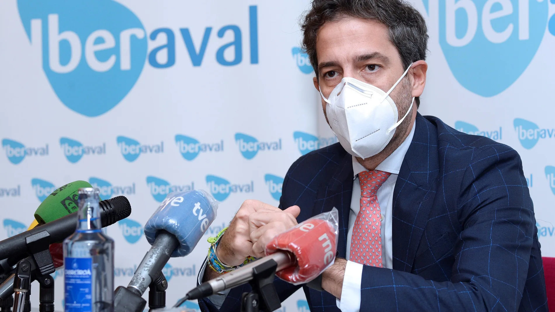 El presidente de Iberaval, César Pontvianne, informa esta mañana en rueda de prensa de nuevas líneas de apoyo a pymes y autónomos de Castilla y León