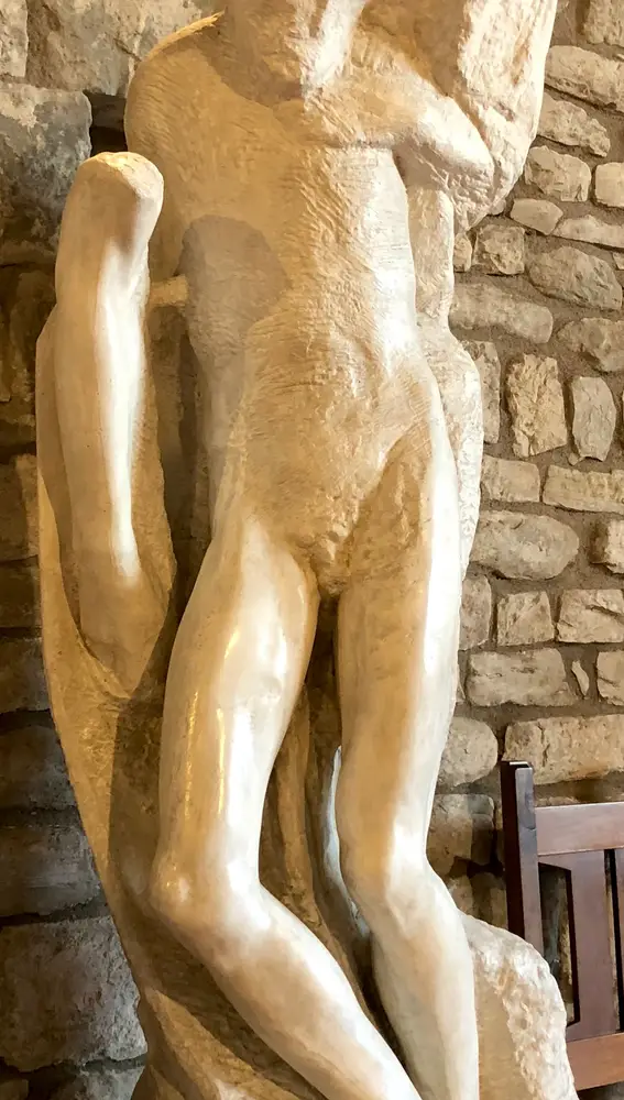 Pietà Rondanini de Miguel Ángel. (copia expuesta en la casa en donde nació)