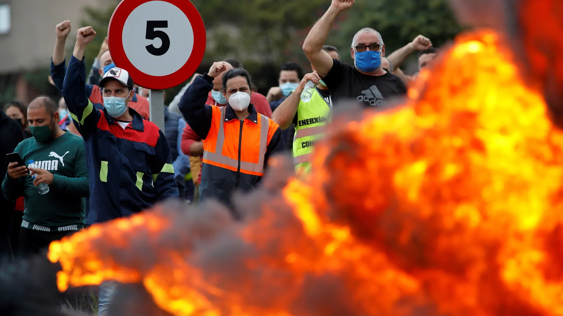 Protesta de trabajadores de Alcoa, que se han visto afectados por un Erte