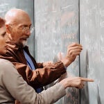Jessica Chastain en el papel de Murph Cooper de adulta, preguntándo cuestiones científicas al asesor y premio Nobel de Física Kip Thorne.