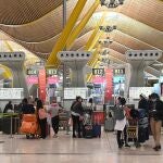 Vista general de la zona de facturación de equipajes en la T-4 del Aeropuerto Adolfo Suárez Madrid-Barajas