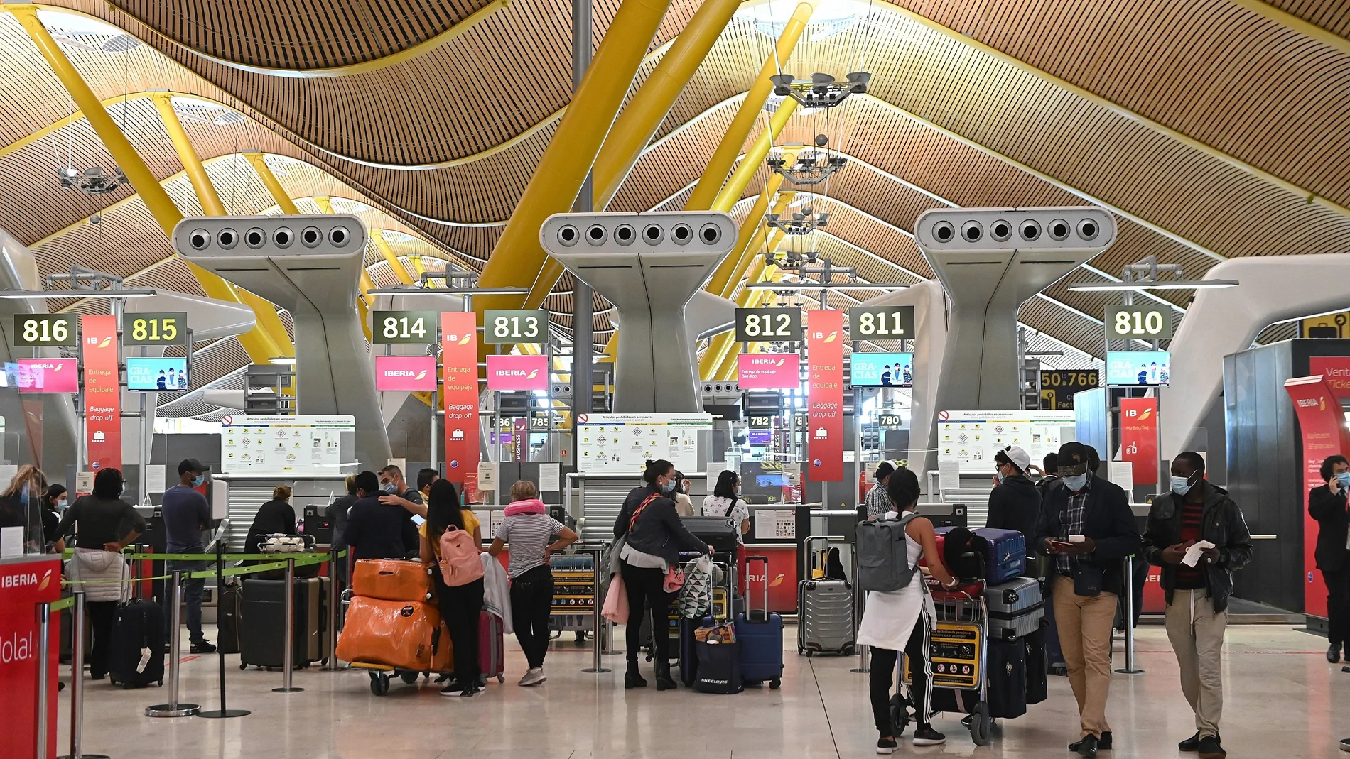 Vista general de la zona de facturación de equipajes en la T-4 del Aeropuerto Adolfo Suárez Madrid-Barajas