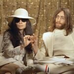 John Lennon junto a Yoko Ono en 1969