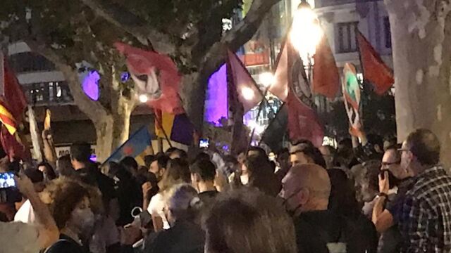 Imagen de la plaza del Ayuntamiento de Valencia durante la manifestación convocada por la Coordinadora Obrera Sindical